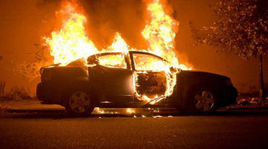 Опожарени две возила во Скопје