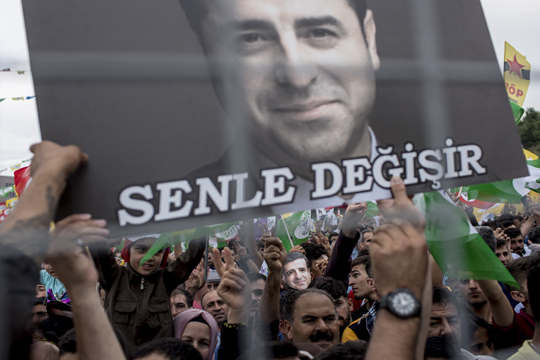 Водачот на турските Курди Демирташ осуден на четири години и осум месеци затвор