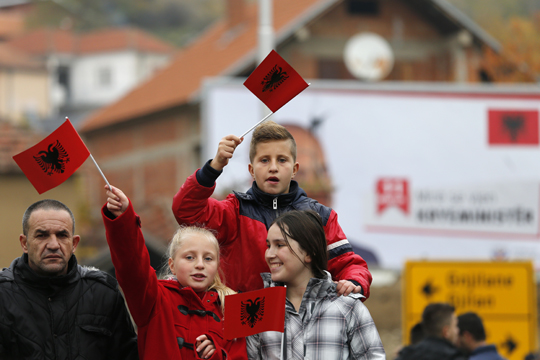 Претставници на Албанците од три српски општини побараа обединување со Косово