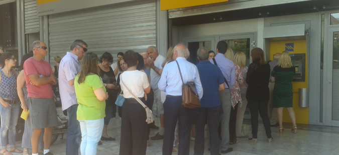 Грција ги укинува ограничувањата за подигнување готовина од банкомати