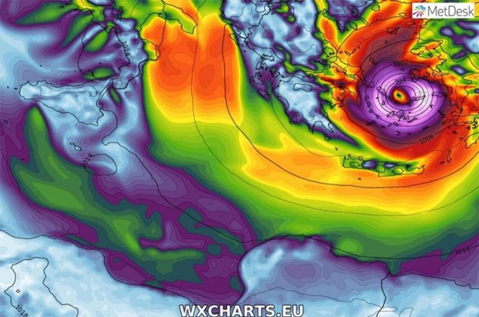 Опасност во Грција: Се формира огромен циклон, каков што не е виден со години (ВИДЕО)
