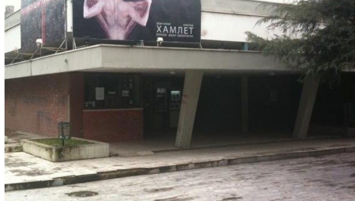 Поплавен Драмски театар во Скопје, се стравува од можен пожар и сериозни проблеми