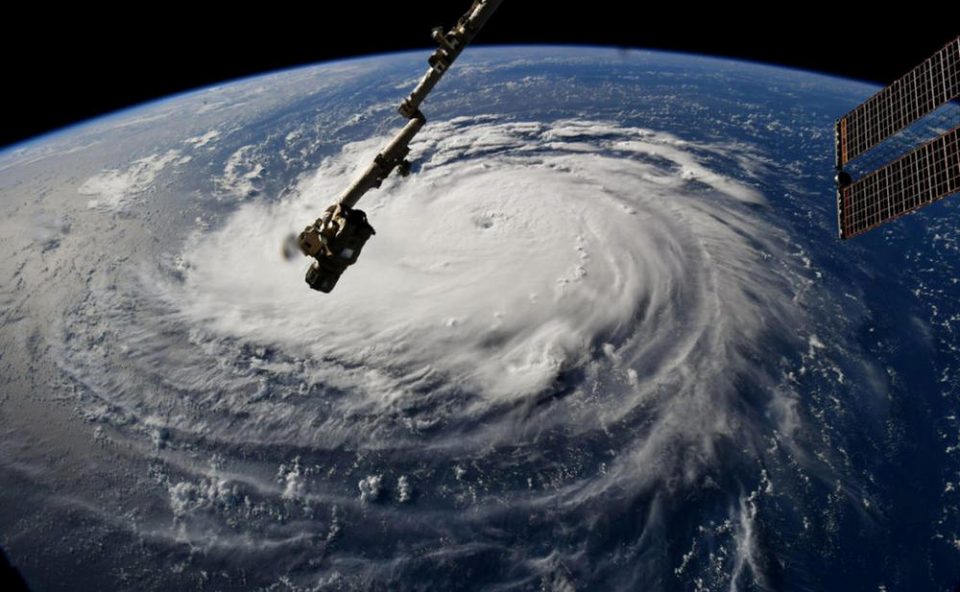 ФЛОРЕНС СЕЕ СТРАВ: Милиони бегаат од разорниот ураган кој се заканува да покоси делови од САД (ВИДЕО)