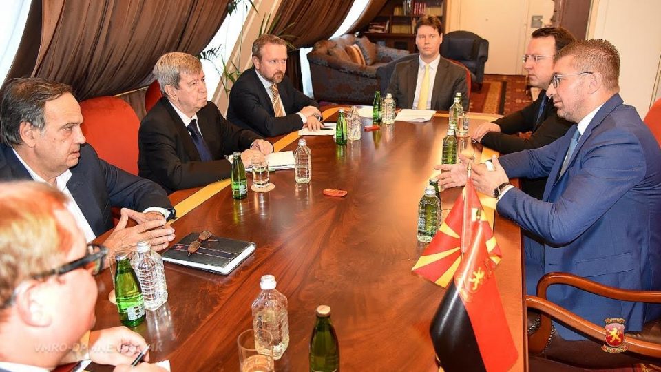 Мицкоски оствари средба со европратениците Кукан и Флекенштајн: ВМРО-ДПМНЕ не може да го прифати договорот со Грција