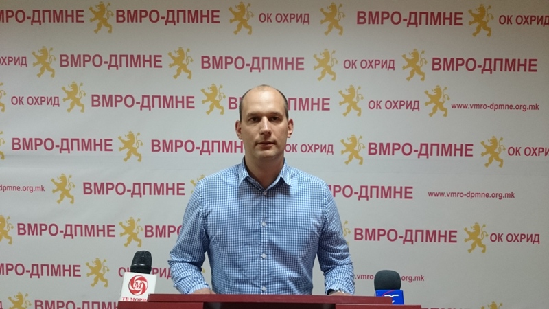 ВМРО-ДПМНЕ ОК Охрид: Градоначалникот Стојаноски наместо да ги решава секојдневните проблеми на граѓаните, тој го промовира капитулантскиот договор на Заев
