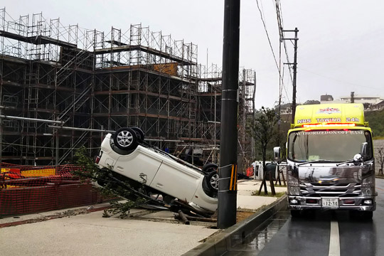 Најмалку 17 повредени во силниот тајфун што ги погоди јужните јапонски острови