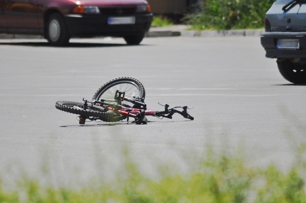 Со „Фиат пунто“ удрил во 11 годишно дете кое возеле велосипед- повреденото дете пренесено во болница