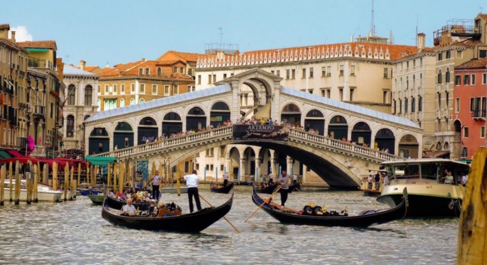 Венеција го одложи наплаќањето за влез во градот за туристите