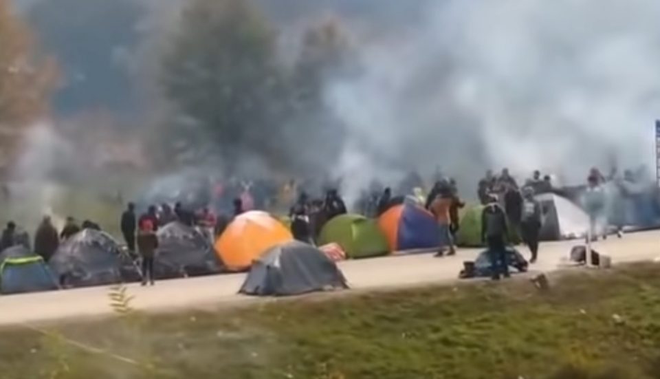 Повторно пожар и инциденти во прифатниот центар за бегалци и мигранти на грчкиот остров Самос
