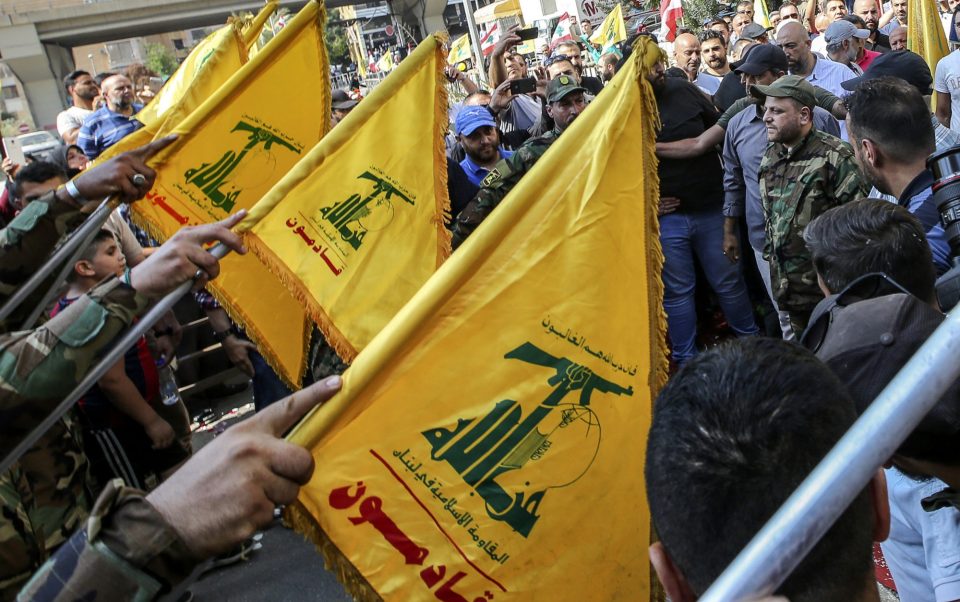 Хезболах преку плакати бара донации