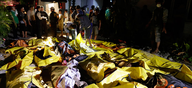 Катастрофа во Индонезија: Најмалку 1.200 загинати, земјата бара меѓународна помош