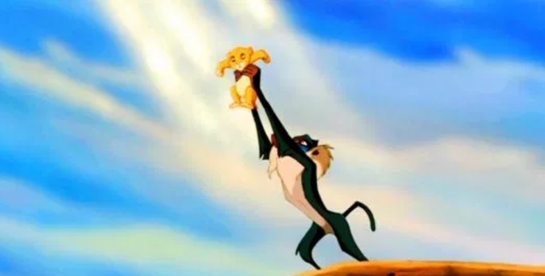 ВО ВИСТИНСКИ МОМЕНТ: Мајмун го држи своето младенче како во сцена од анимираниот филм Кралот Лав (ФОТО)