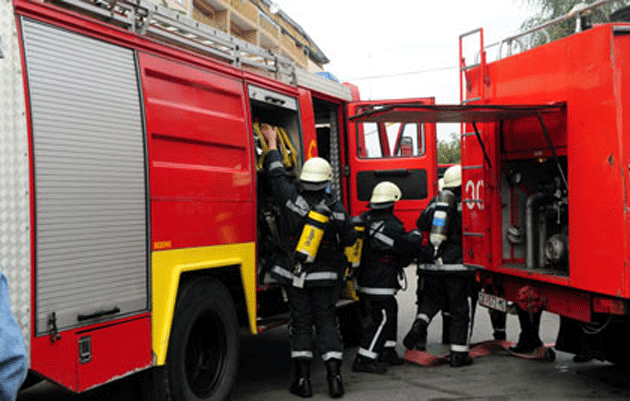 Еден пожарникар повреден во Тетово при гаснење пожар