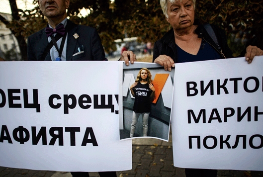 Протести во Бугарија поради убиството на новинарката Маринова