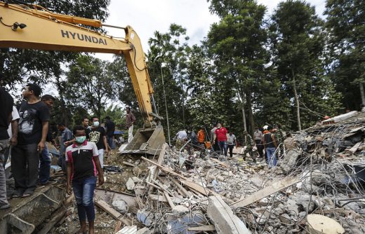 Силен земјотрес во Индонезија