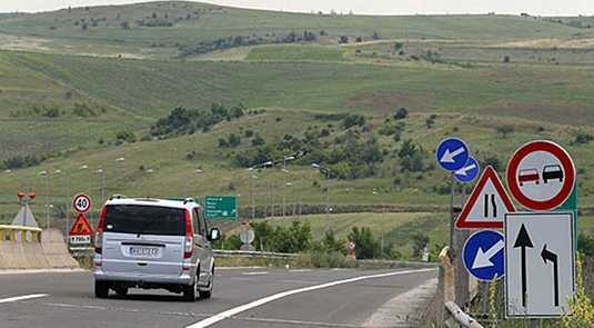 Поради минирање во прекин сообраќајот на патот Штип- Радовиш