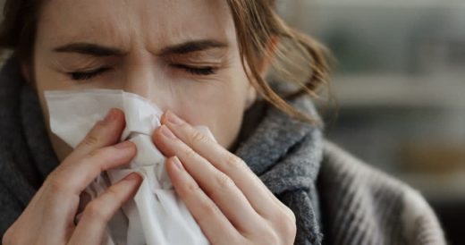 Како да препознаете дали ве мачи алергија, грип или настинка