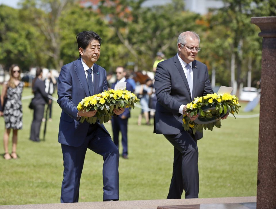 Абе е првиот јапонски премиер кој посетил австралиски град што бил бомбардиран од Јапонија во Втората светска војна