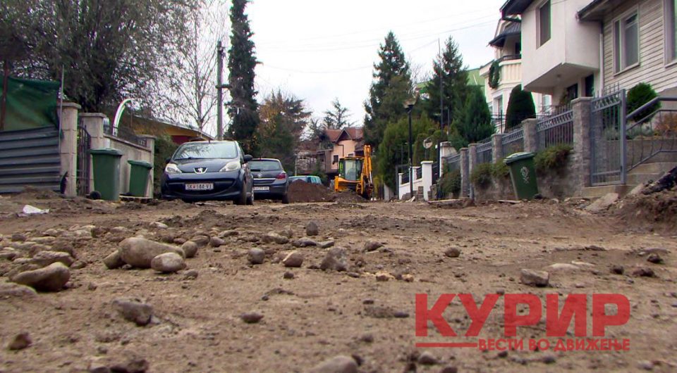 Центарци со месеци газат во кал: Реконструкцијата која ја најави Богдановиќ изгледаше амбициозно, имплементацијата е катастрофа (ВИДЕО)