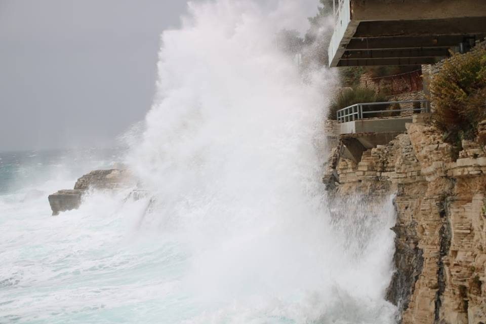 Во Дубровник регистрирани бранови повисоки од девет метри