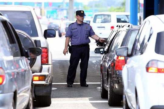 Албанија не им дозволи влез на околу 100 грчки државјани