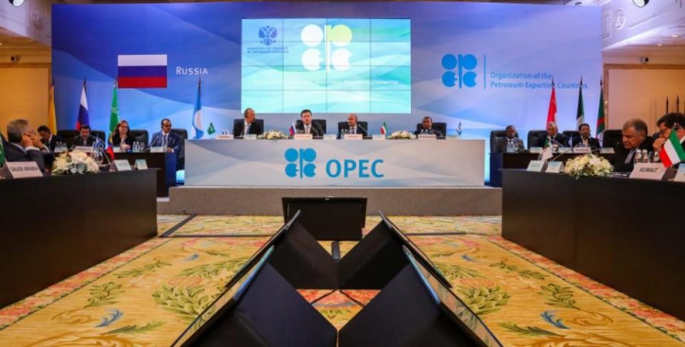 ОПЕК+ решава за намалување на производството на нафта