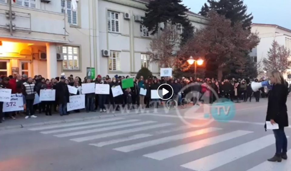 ФОТО: Протест во Битола за итни мерки против загадениот воздух