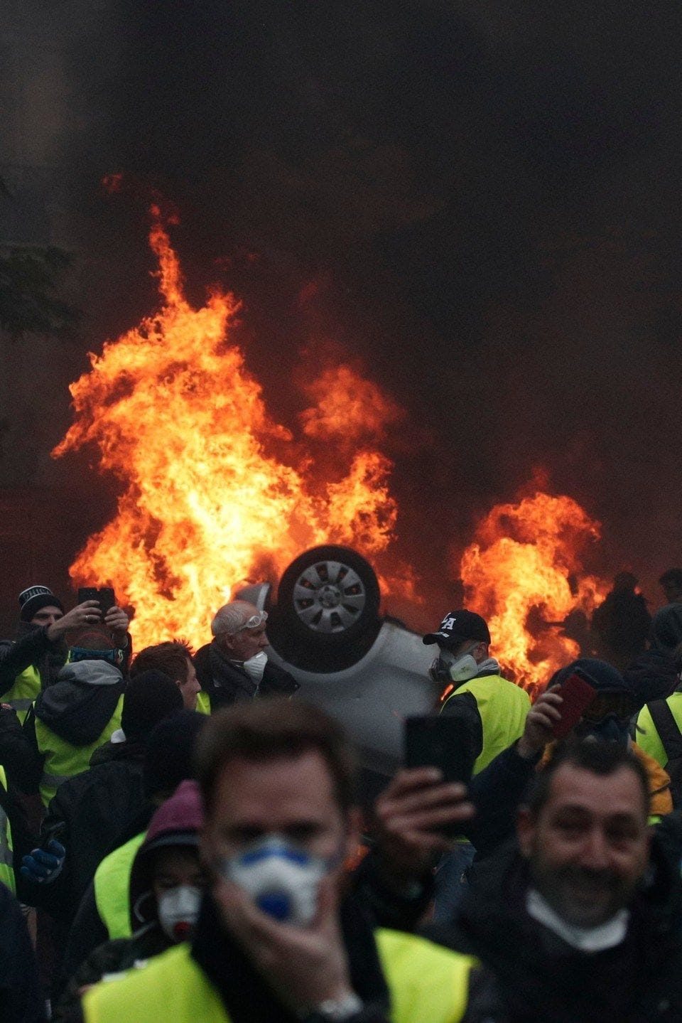 Продолжуваат протестите на средношколците во Франција