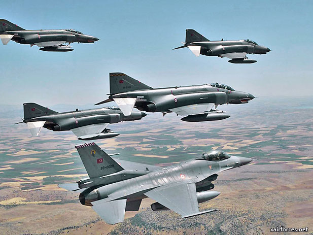 Турски воени авиони одново над Грција
