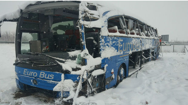 НОВИ ДЕТАЛИ: Во Прилеп се качиле 11 патници во автобусот кој се преврте кај Лесковац, возачите не се повредени