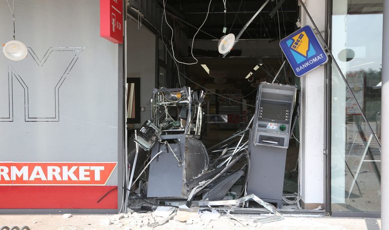 Хрватска: Полицајци при увид за кражба украле пари од банкомат