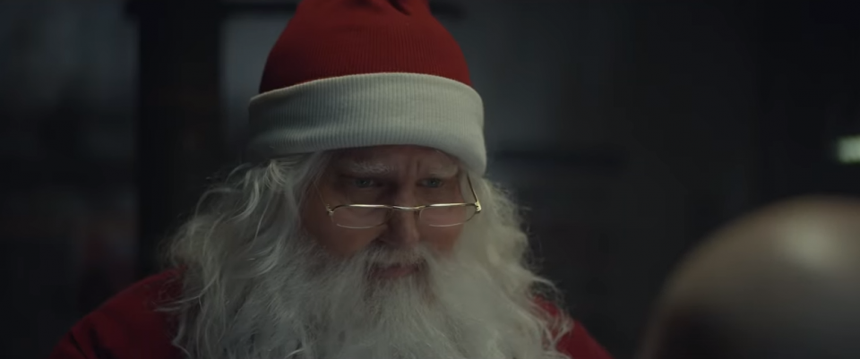 ВИДЕО: Дедо Мраз ја замени санката со Audi RS5 Sportback