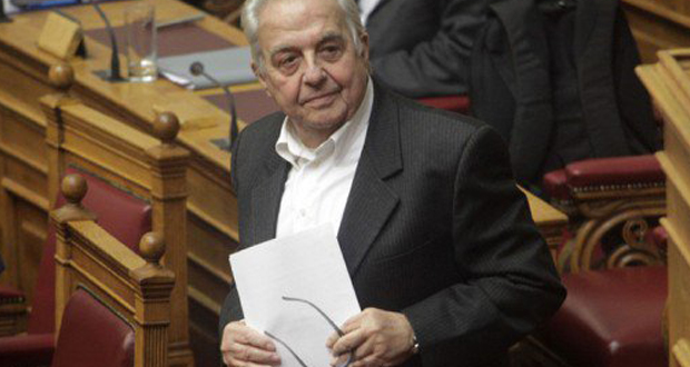 Нападнат домот на грчки министер без ресор