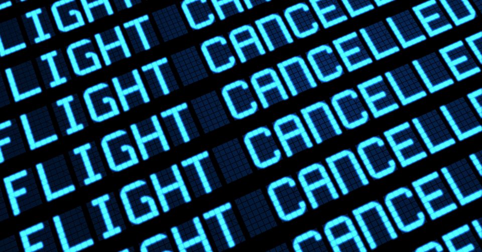 Бајден: Авиокомпаниите треба да се сметаат за одговорни за откажувањето на летовите во САД