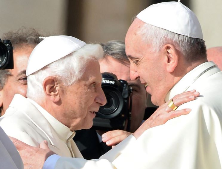 Папата Франциско во божиќна посета на претходникот Бенедикт