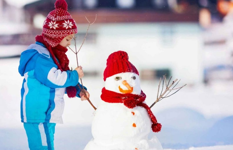 Правењето снешко согорува 300 калории и ги зајакнува мускулите