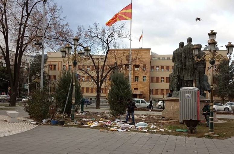 Отстранет кампот на „Македонија блокира“ од Жена парк