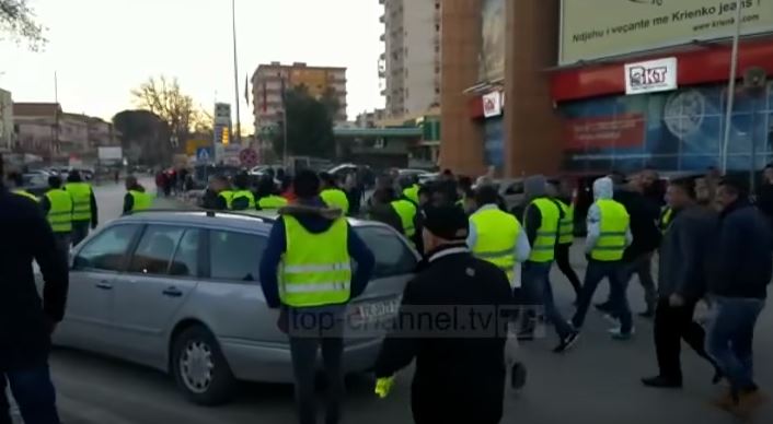 ВИДЕО: „Жолтите елеци“ пристигнаа и во Албанија