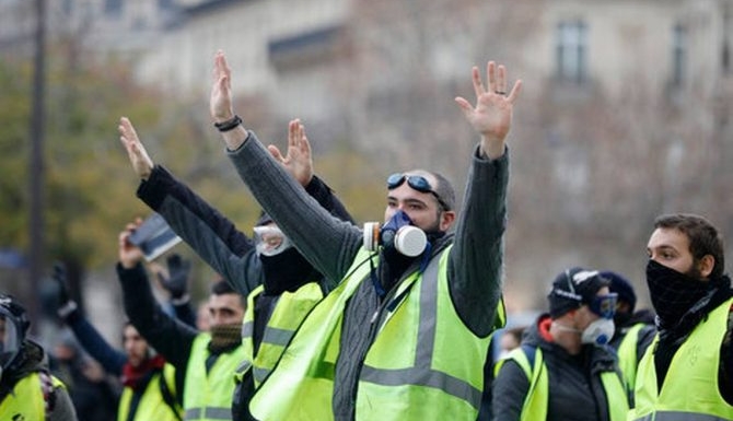 Во Париз приведени 45 демонстранти по вчерашните протести