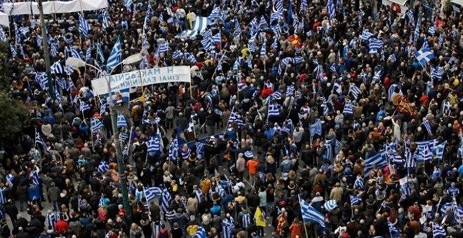 Грците излегуваат на голем протест за името