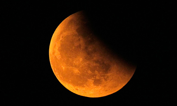 Вечерва затемнување на Месечината