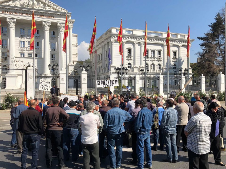 Пред Владата протест на работници од „Еурокомпозит“