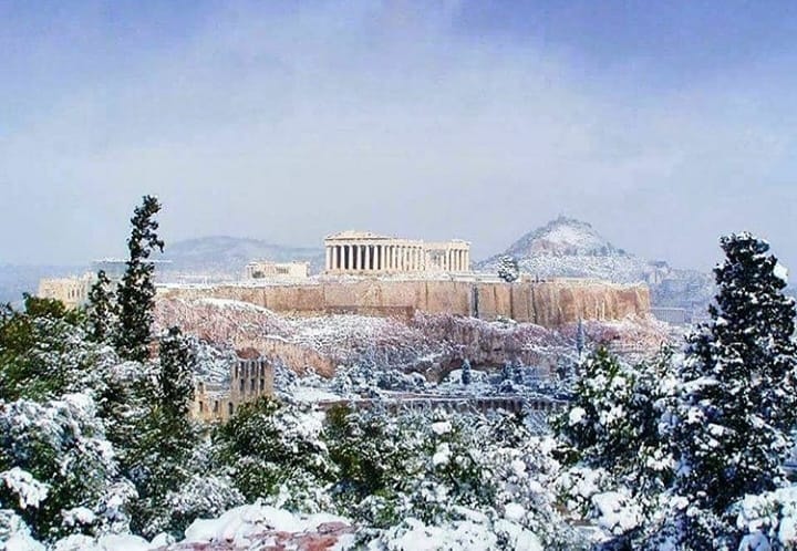 ВИДЕО: Снежно невреме ја погоди Грција, училиштата затворени