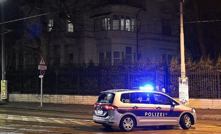 Австриската полиција немилосрдно казнува за непочитување на мерките
