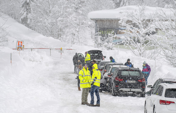 Реоните околу Алпите се подготвуваат за нови обилни снежни врнежи