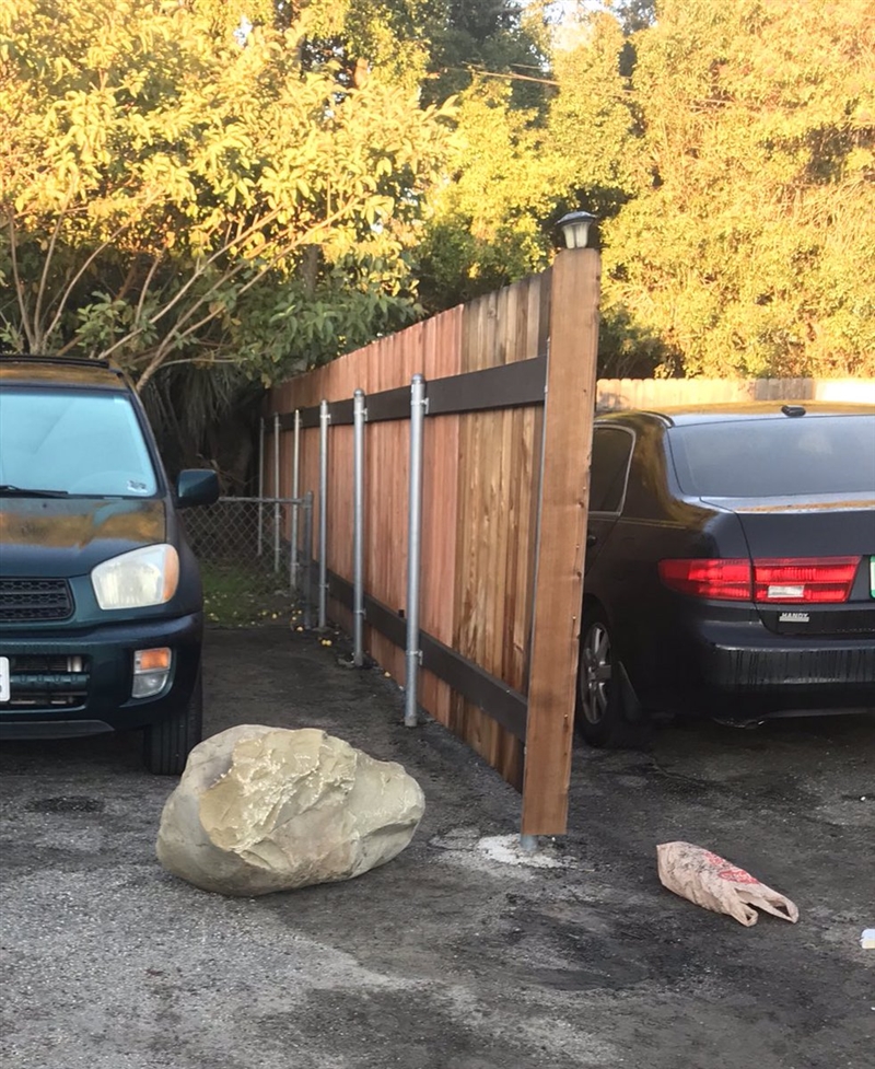 Пијан сосед со камен и го блокирал автомобилот, но таа му вратила на начин на кој на никој маж не би му текнало (ВИДЕО)