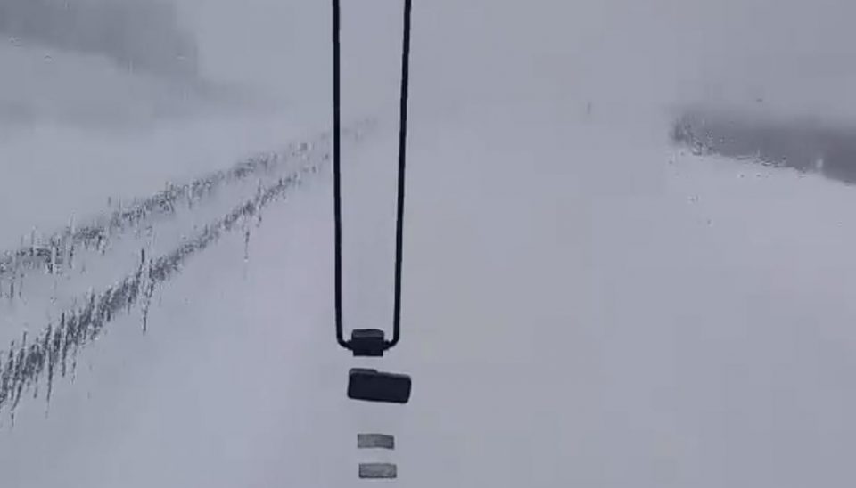 Автопатот Скопје-Тетово неисчистен од снегот (ВИДЕО)