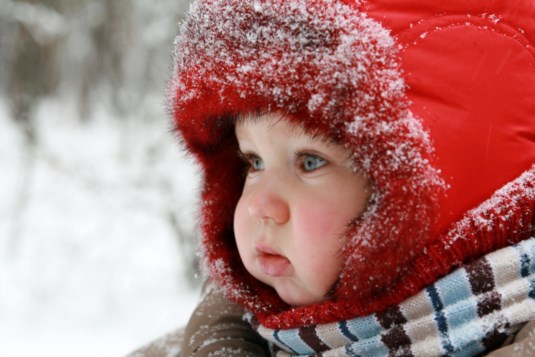 Бебињата не треба да се премногу облечени во зима