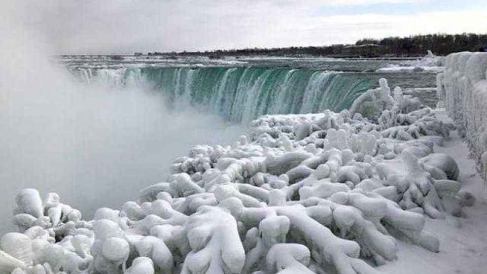 Нијагарините Водопади замрзнаа