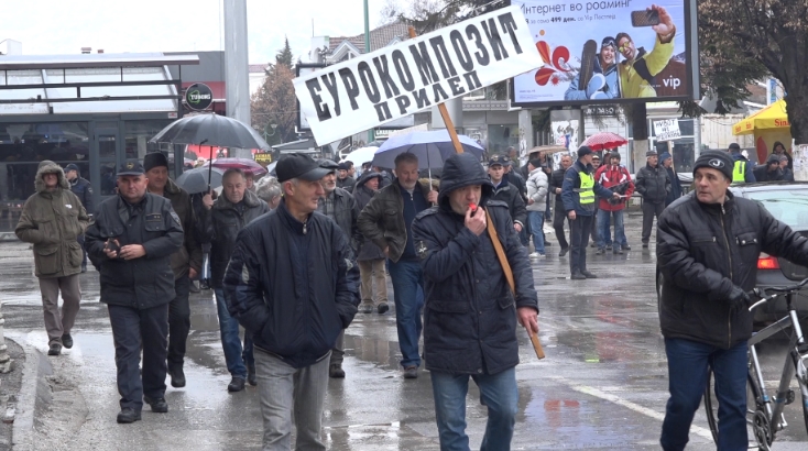 Вработените во Еурокомпозит протестираат и прашуваат зошто ги нема во владините мерки за помош